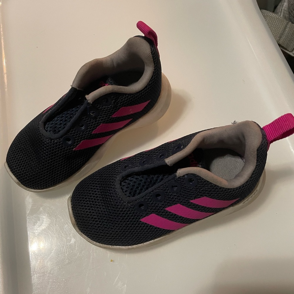 Toddler adidas size 5